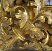 Barocker Spiegelrahmen, 18. Jahrhundert, Holz / plastisch geschnitzt, Polimentvergoldung auf schwarzem Poliment. 