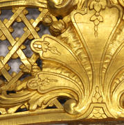 Barocker Spiegelrahmen mit durchbrochener Bekrönung, Holz / geschnitzt, polimentvergoldet.